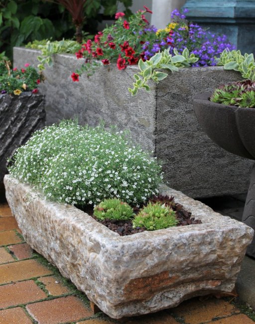 Antiker Trog rustikal aus Marmor