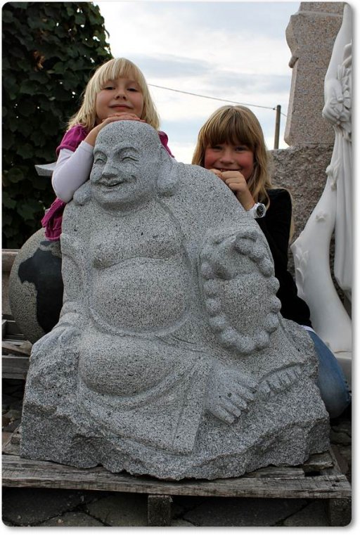 Buddha aus Granit für den Garten