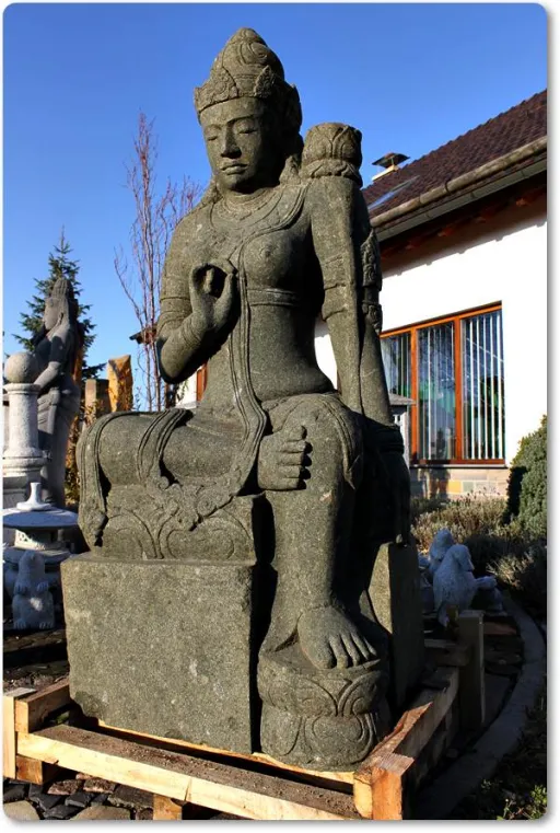 Skulptur des Gottes Siwa (Shiva) für die Gartengestaltung