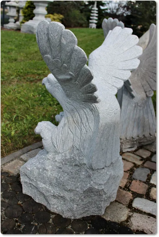 Granitadler für die Gartendekoration