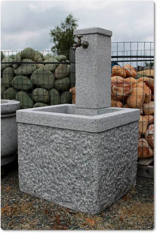 Granitbrunnen rustikal aus Granit für die Gartengestaltung