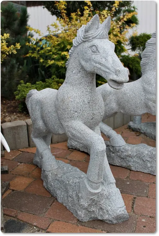 Pferde aus Granit