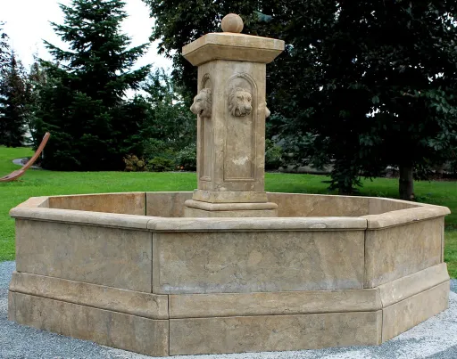 Brunnen mit Löwenkopfausläufen
