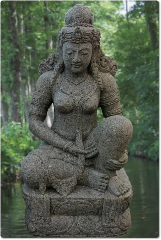 Javanesische Steinfigur Shiva aus Naturstein Basanit für den Garten