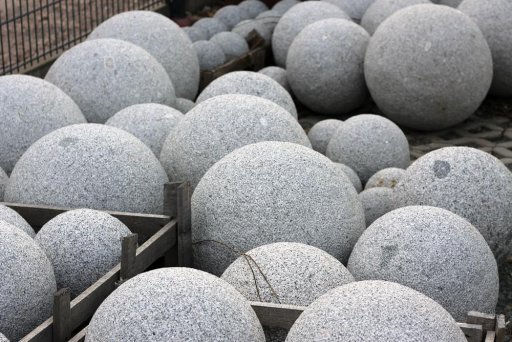 Kugeln aus Granit für den Garten