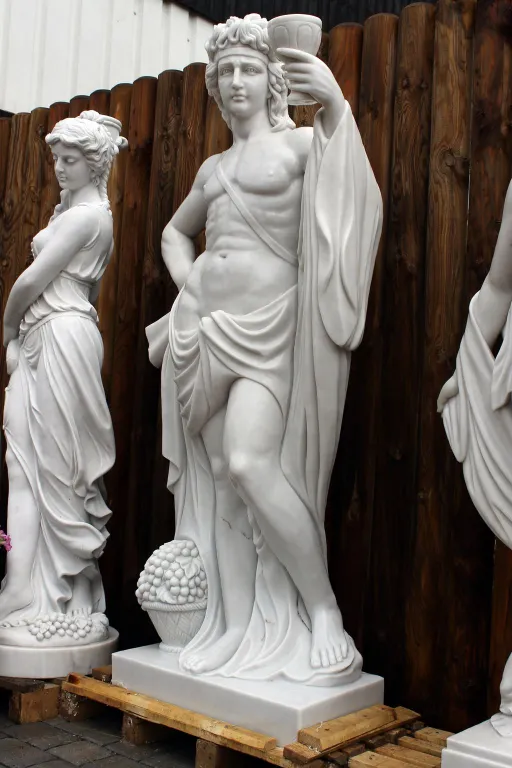 Gesamtansicht der Marmorfigur Gartenfigur Bacchus