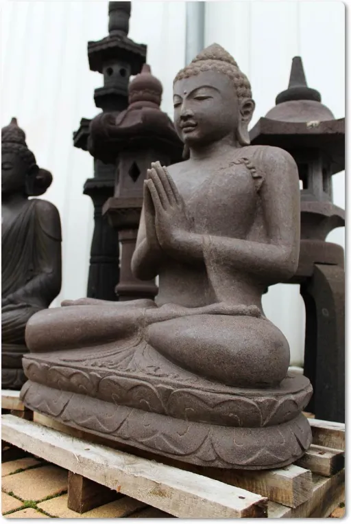 Buddha aus Rhyolith