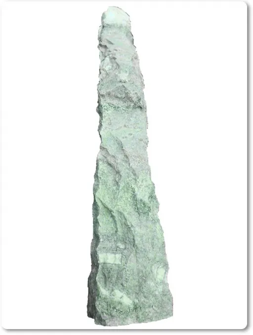 Menhir Stele aus grünem Marmor