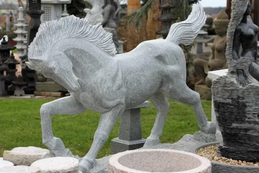 Pferd aus dem Naturstein Granit
