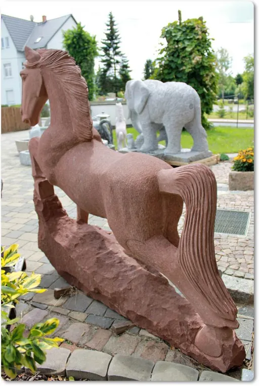 Tierskulptur aus Sandstein für Außen