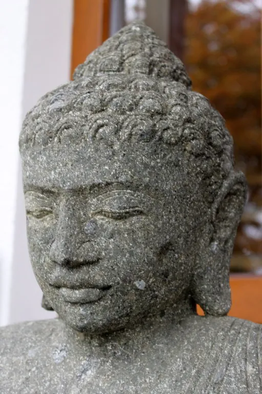 Detail Kopf eines Buddhas aus Basanit