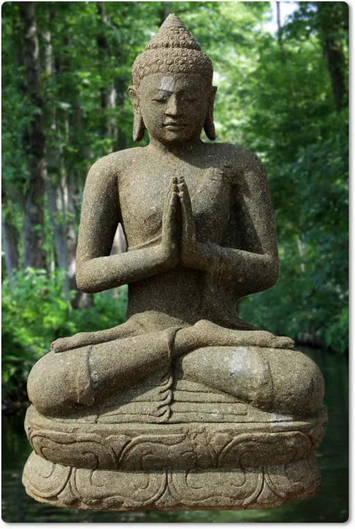 Skulptur Buddha aus Basanit zur Gartendekoration