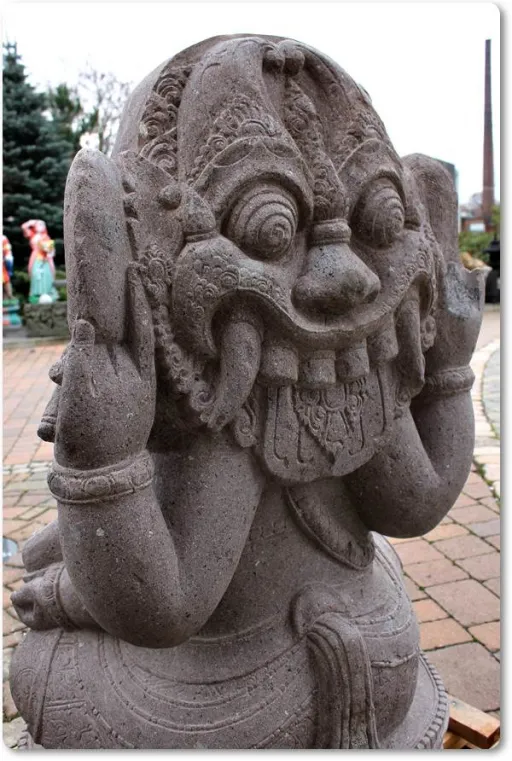 Rückseite des Ganesha mit Dämon