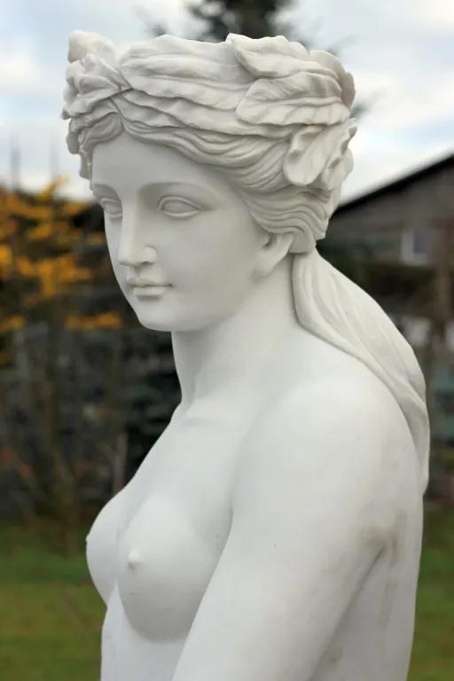 Detail Kopf der Skulptur Wassernymphe