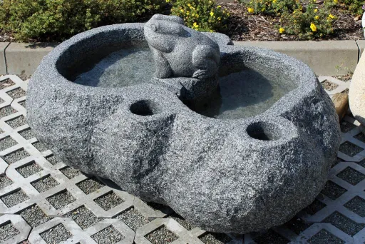 Granitspringbrunnen mit Frosch für den Garten