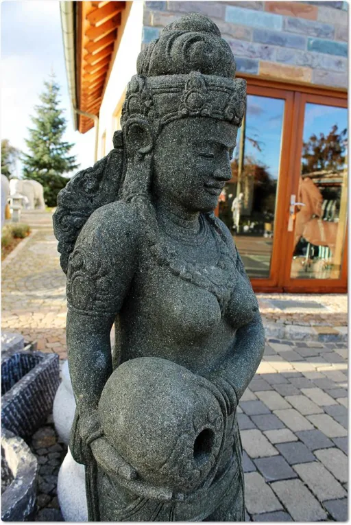 Steinfigur Shiva aus Basanit