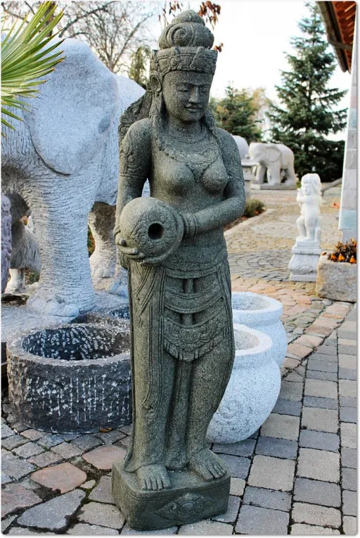 Steinfigur Shiva aus Naturstein Basanit zur Gartengestaltung