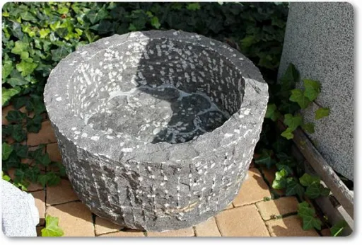 Steinkübel aus Marmor für die Gartendekoration