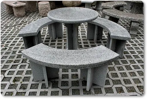 Steinmöbel für die Gartendekoration aus Granit