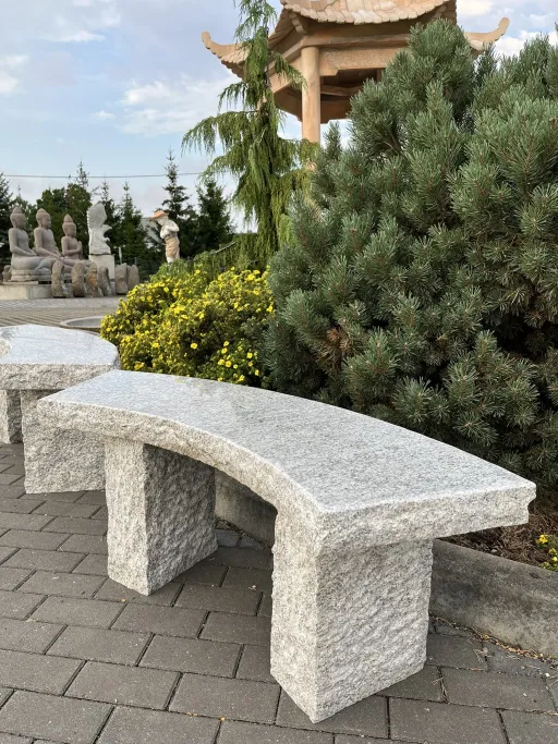 Gartenbank aus drei Teilen