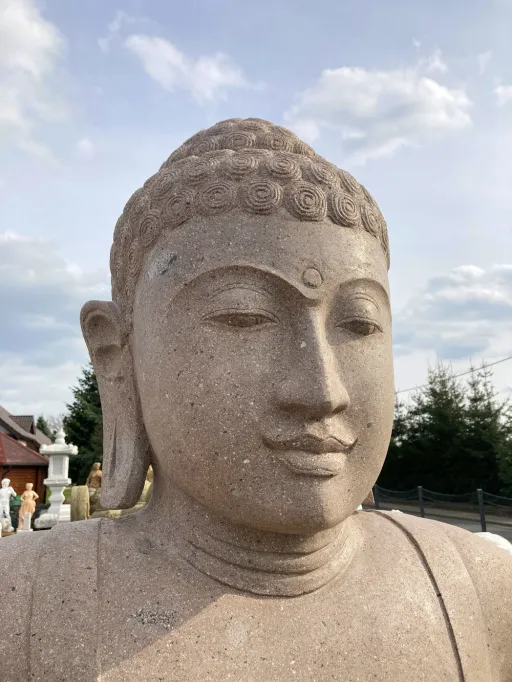 Buddha Detail Kopf aus Naturstein Rhyolith