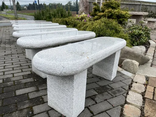 Gartenbank aus Naturstein