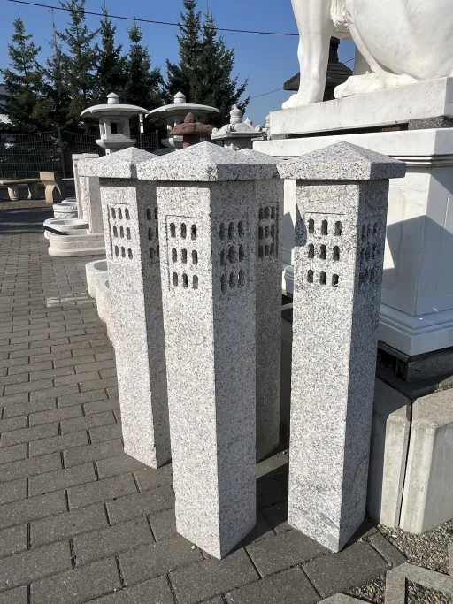 Viele Gartenlaternen Kaku Tourou aus Granit