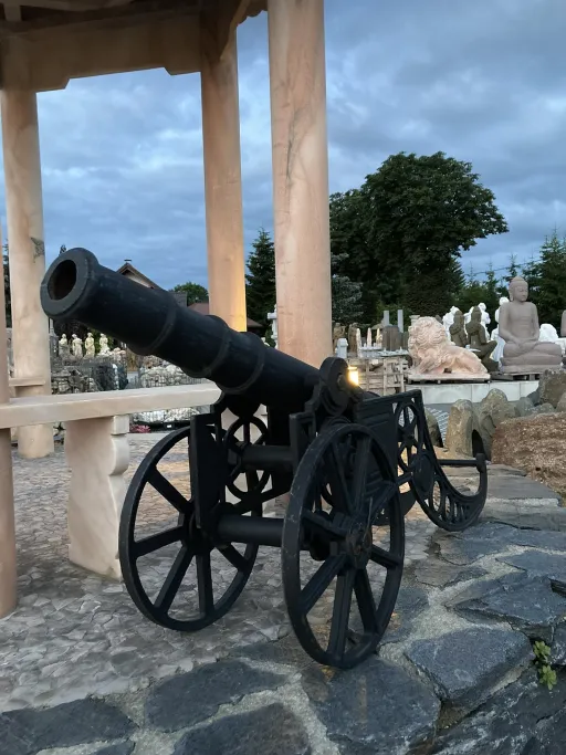 Deko-Geschütz aus Gusseisen für den Garten