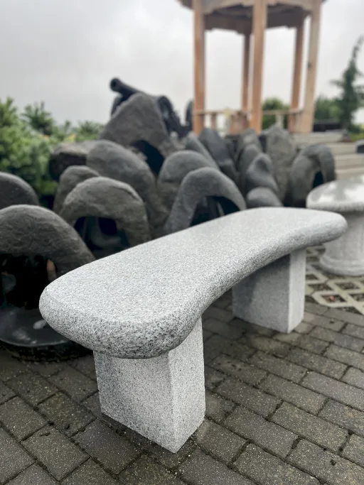 Natursteinbank gerundet aus Granit