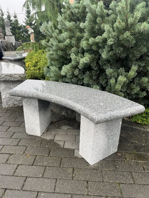 Natursteinbank für den Garten