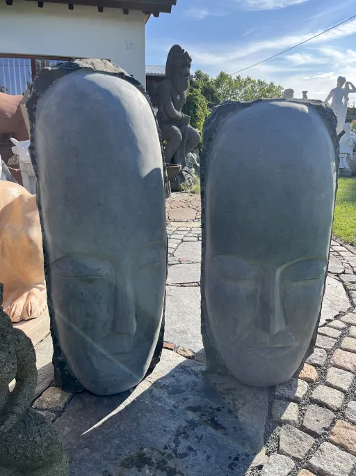 Büsten von der schlafenden Faus aus Basalt