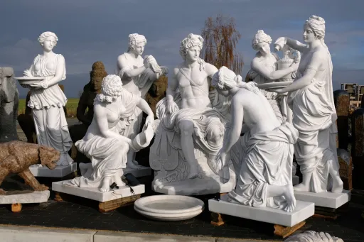 Sieben Statuen aus das Bad des Apollo