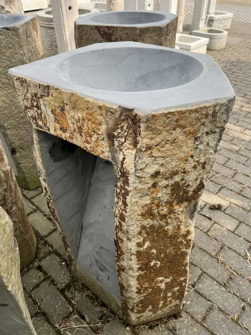 Stand-Waschbecken von hinten