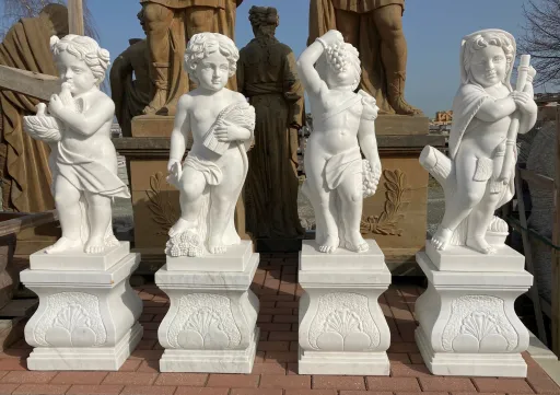Steinfiguren Putten aus weißem Marmor