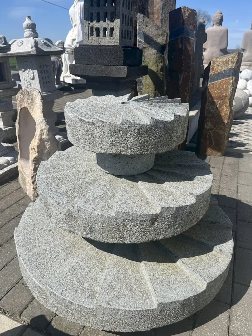 Wasserspiel aus Naturstein Granit mit 3 Etagen zur Gartengestaltung