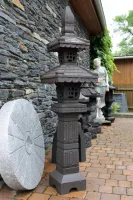 Pagoda aus schwarzer Lava