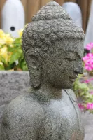 Buddha aus grüner Lava Seitenansicht Kopf