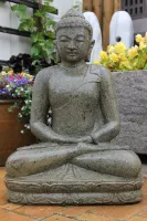 Buddha aus grüner Lava für die Gestaltung einer Tempelanlage