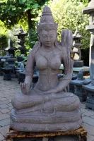 Dewi Sri Vitarka Mudra aus Naturstein Rhyolith für die Gartendekoration