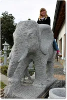 Elefant aus Naturstein mit Jungtier