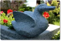 Ente aus Granit für den Garten