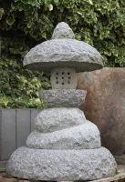 Große Steinlaterne Steinlampe aus Granit für den japanischen Garten