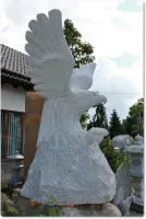 Adler aus Granit für die Gartengestaltung