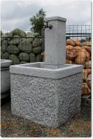 Granitbrunnen rustikal aus Granit für die Gartengestaltung