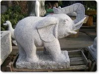 Elefant aus Granit für den Garten