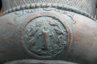 Detail des Siegels der Gussamphore