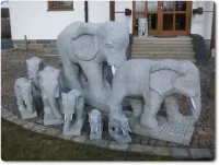 Elefanten aus Stein für die Gartengestaltung