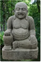 Lachender dicker Buddha aus Naturstein für den Garten