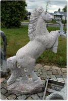 Tierfigur Pferd aus Naturstein Granit