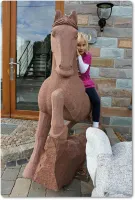 Tierfigur als Pferd aus Sandstein für den Garten